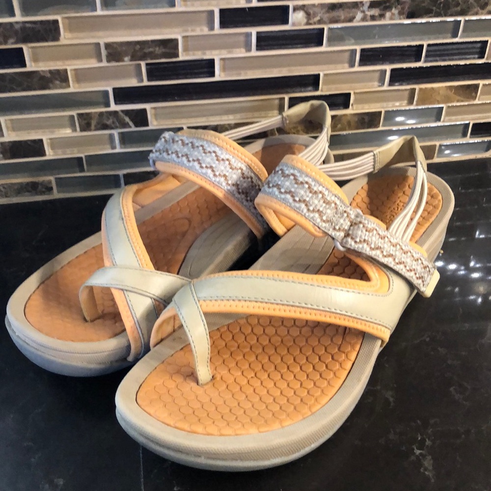 Bare traps cushion sole toe sandals - Picture 1 of 3